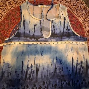 4/$40. Women’s size xl Polyester blue and white tie die top.